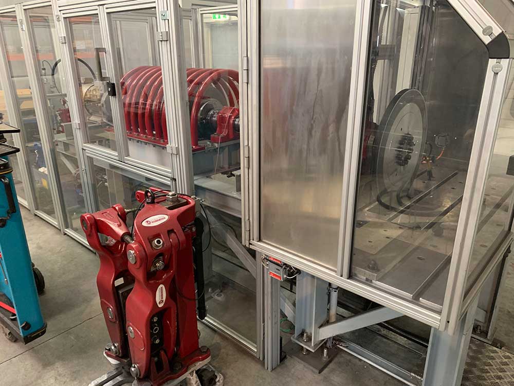 This test bench is used for smaller caliper and drum brakes.