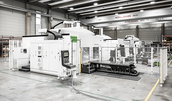 The machine can be equipped with automation – shown here are changeover slides on both sides. Picture credit: F. Zimmermann GmbH