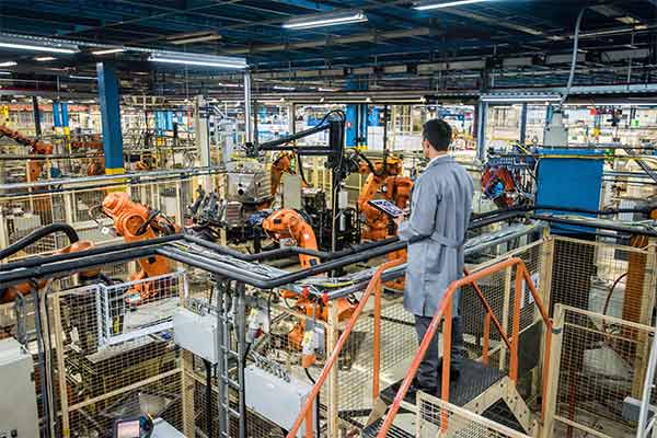Manufacturers Are Digitalizing Operations To Overcome Ongoing Disruptions GettyImages 916478814, Industry Today