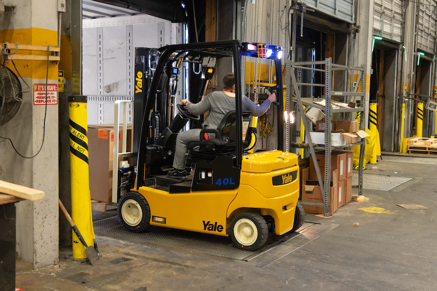 yale electric lift truck