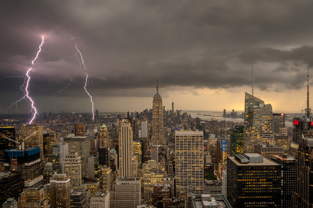 new york skyline storm