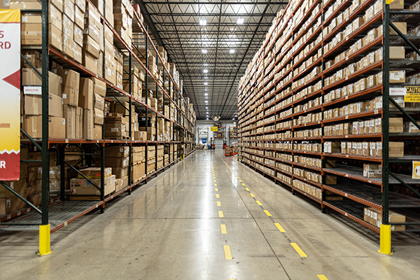 A DHL Supply Chain facility achieved 50+% energy savings with Signify’s Interact connected lighting system and Day-Brite fixtures.