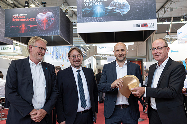 Pictured here f.l.t.r.: Jean Haeffs (Managing Director of the VDI Society Production and Logistics), Prof. Johannes Fottner (Deputy Chair of the Jury), Christoph Wolkerstorfer (CSO TGW Logistics Group) and Gregor Blauermel (Chair of the Jury)
