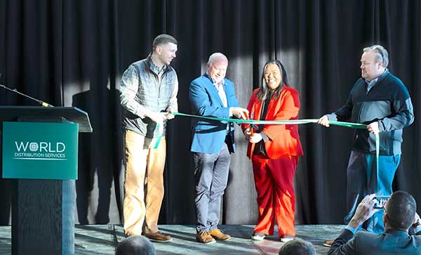 L-R: World Group Corporate Communications Manager Kevin McClelland, World Group CEO Fred Hunger,
NWSA Commissioner Kristin Ang, and WDS President Duncan Wright cut the ceremonial ribbon to officially
open the WDS facility near Tacoma, WA