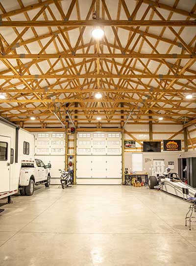 Example of agricultural garage built by Summertown Metals.