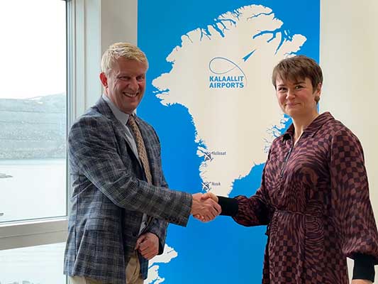 Underskrivelse Embross 2, Industry Today