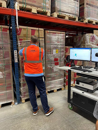McCollister Employee Managing Inventory with Mobile Power Workstation – Everything he needs is at his fingertips.