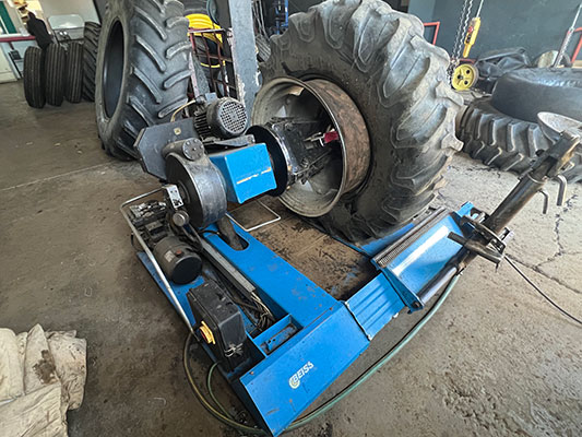The BEISS tyre stripper on which Vesconite Bearings and wear pads are being tested.