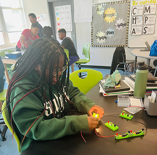 Making parallel and closed circuits at
Bronzeville Classical.