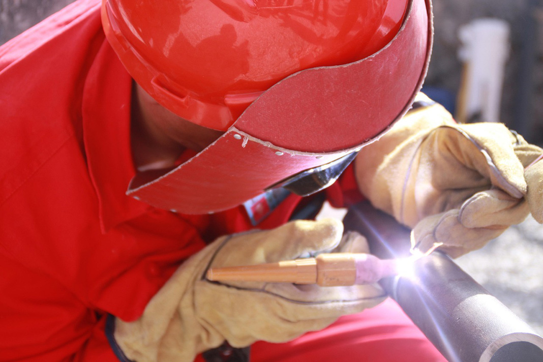 溶接にレーザーを使用する利点 from industrytoday.com